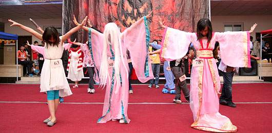  国际项目部欢庆2012年万圣节 