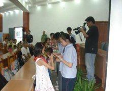 我校中学生与灾区儿童举行“爱心结对”仪式