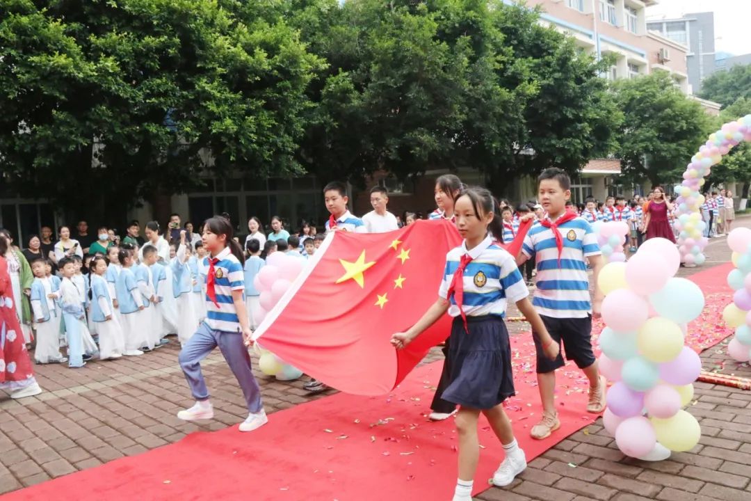 开学季丨融合部·小学举行“少年有梦·一路生花”开学典礼