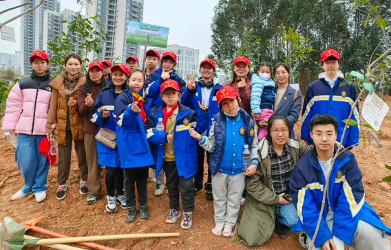 “播种春天 · 许愿未来”——中学部植树节主题志愿服务活动