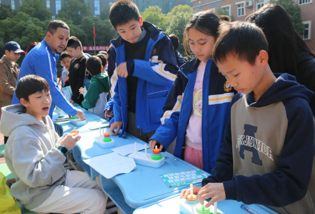 解锁数学之美，探索无限可能——“Pi Day”融合