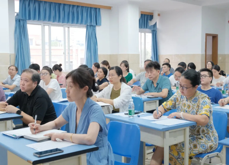 潜龙腾渊，春风十里——成都美视学校中学部再获殊荣