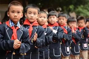  光荣与传承——中国部?小学“建队日”活动 