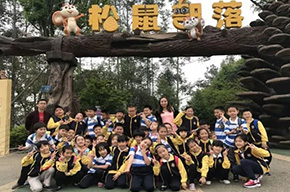  春深正当游| 行走在春天的小脚丫 