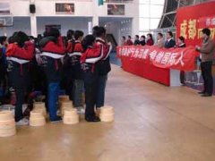 中学部召开“养成良好行为习惯 争做国际人”宣誓大会小记
