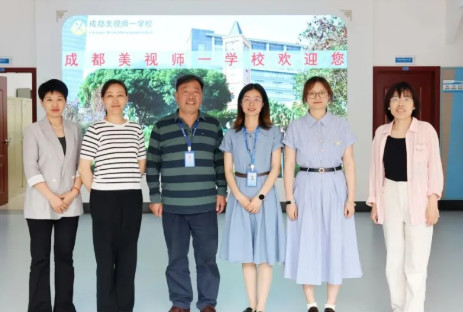 视导赋能思政课，笃行不怠向未来——高新区政治视导组到我校指导高中政治教学